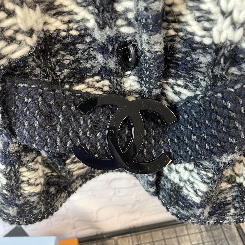 Chanel Tweed Jacket - Picture 4 of 8